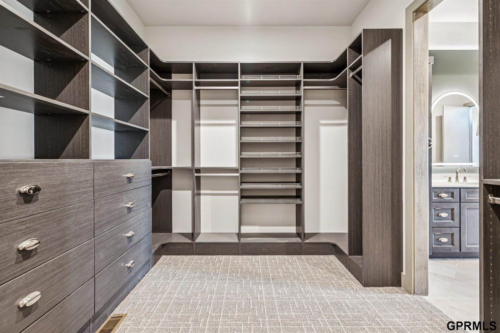 5763 Kestrel Parkway, Elkhorn, NE 68022