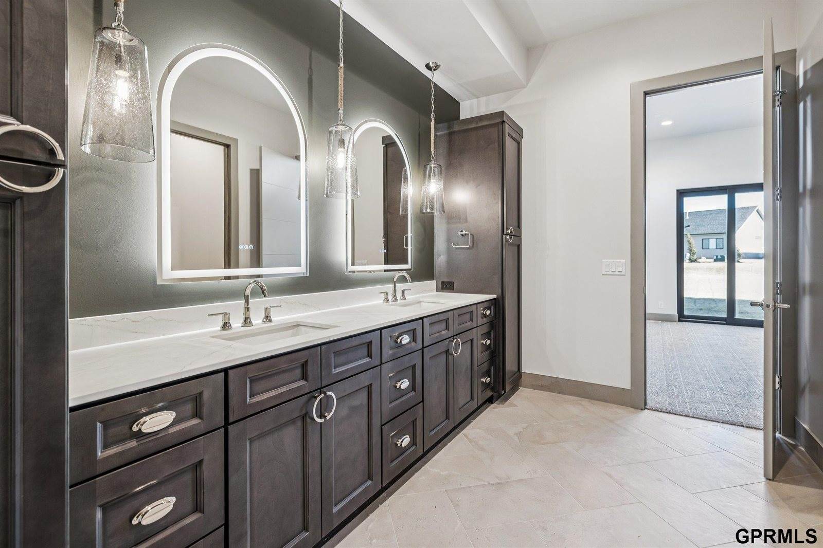 5763 Kestrel Parkway, Elkhorn, NE 68022