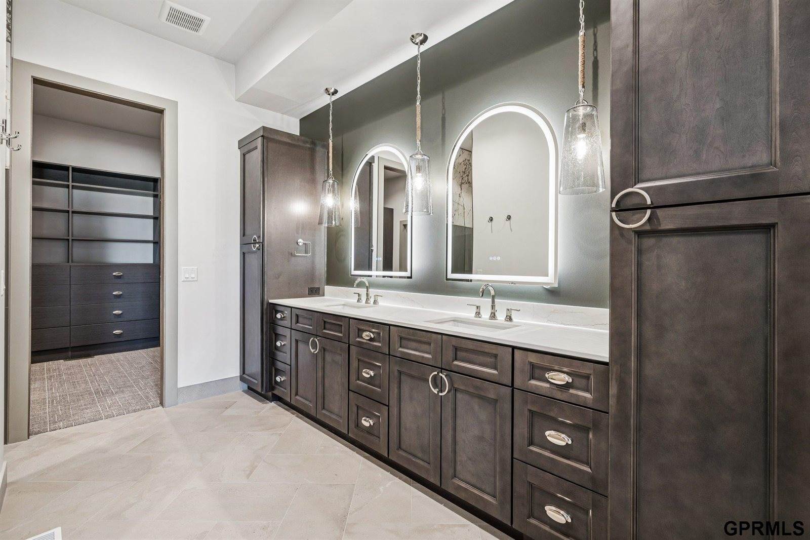 5763 Kestrel Parkway, Elkhorn, NE 68022