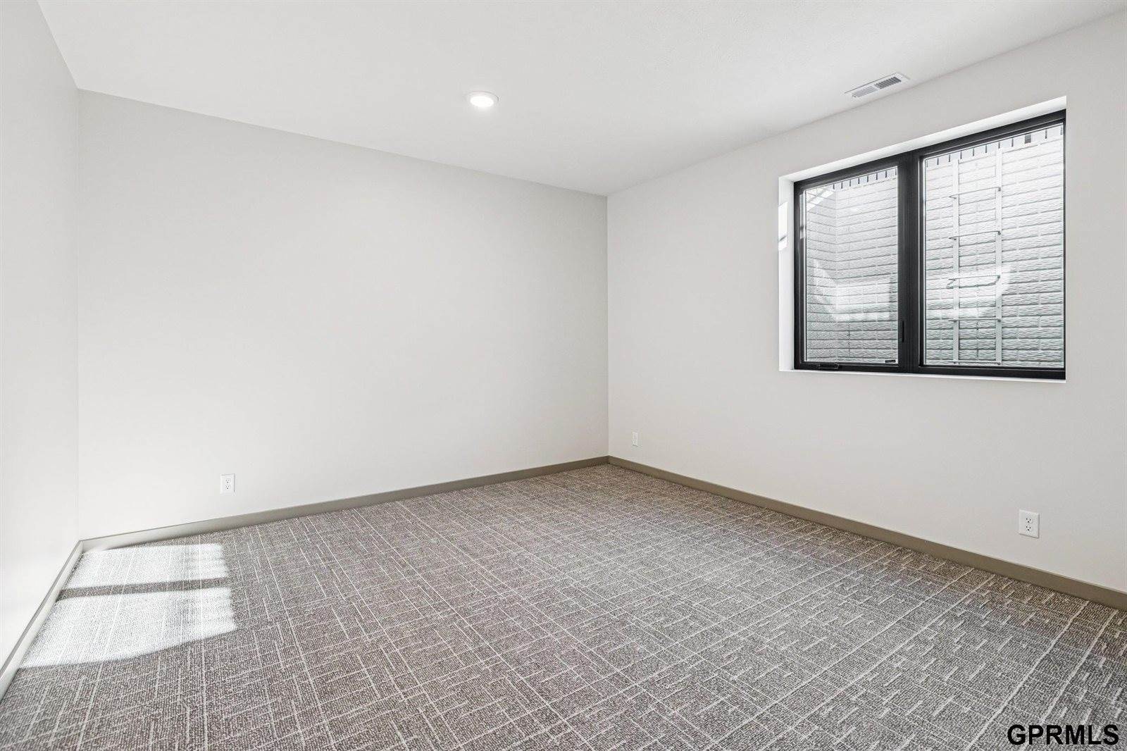 5763 Kestrel Parkway, Elkhorn, NE 68022