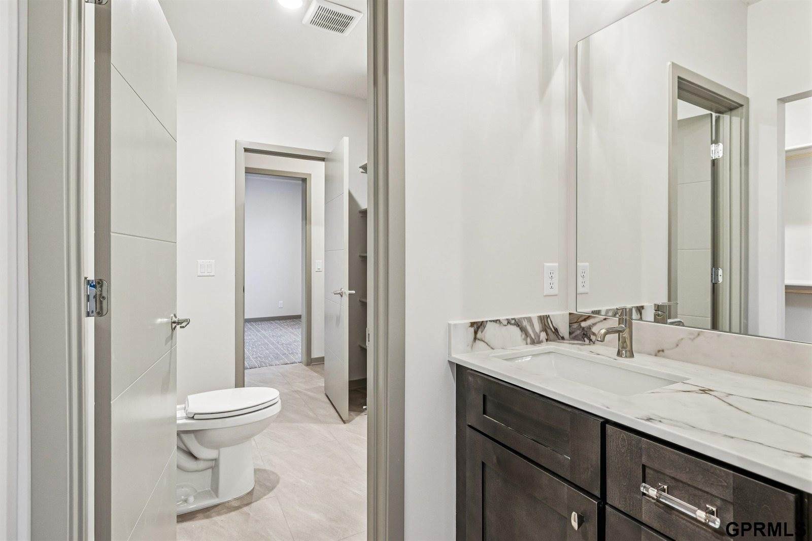 5763 Kestrel Parkway, Elkhorn, NE 68022