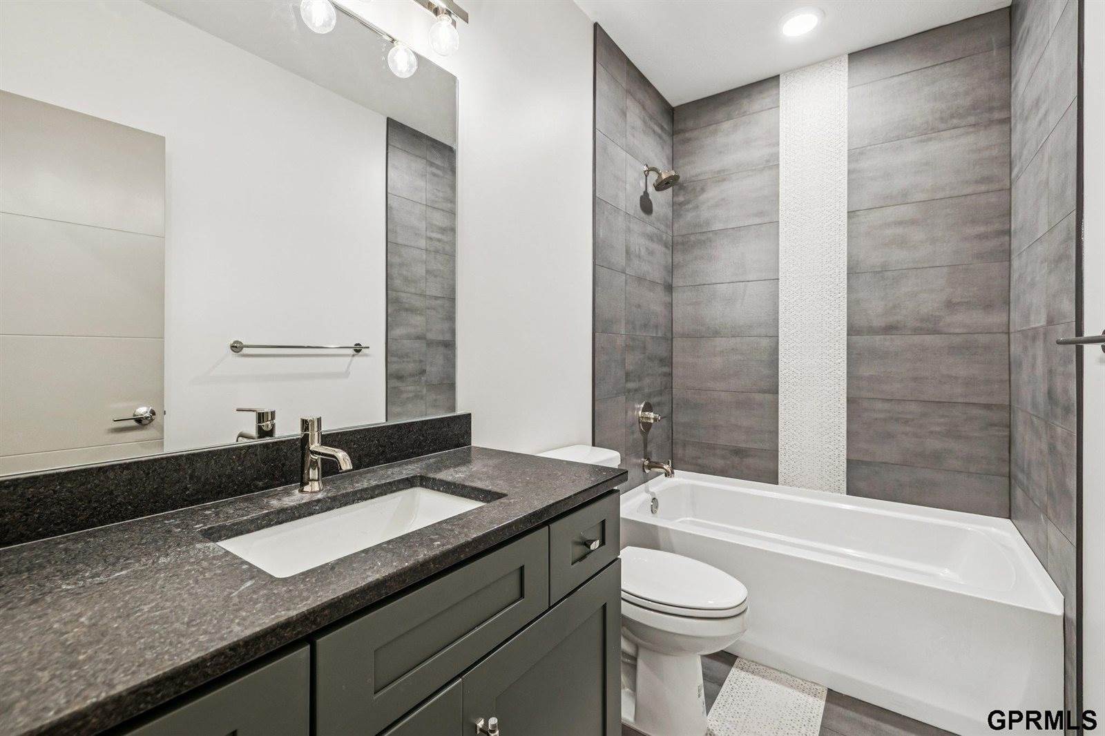 5763 Kestrel Parkway, Elkhorn, NE 68022