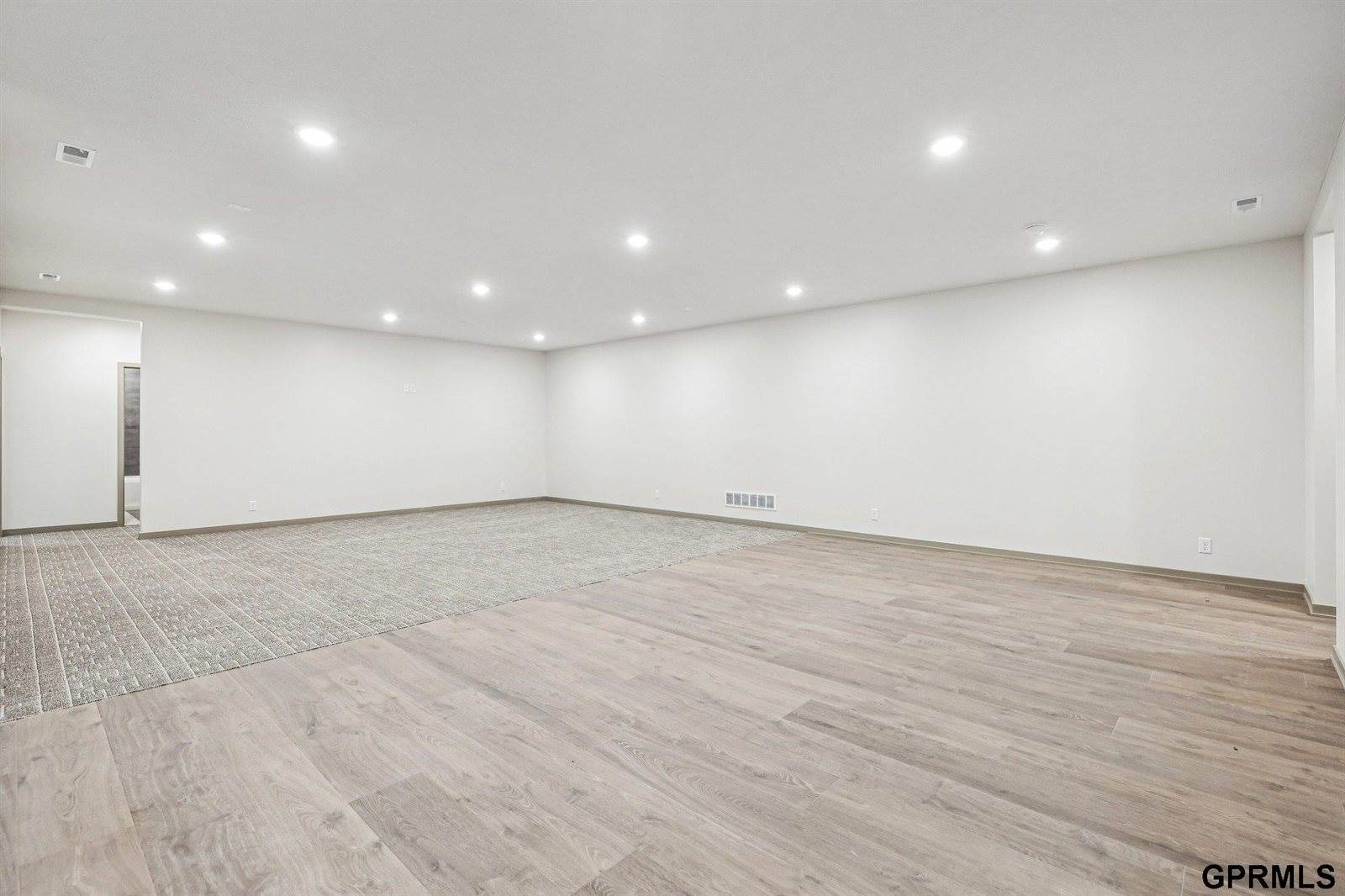 5763 Kestrel Parkway, Elkhorn, NE 68022