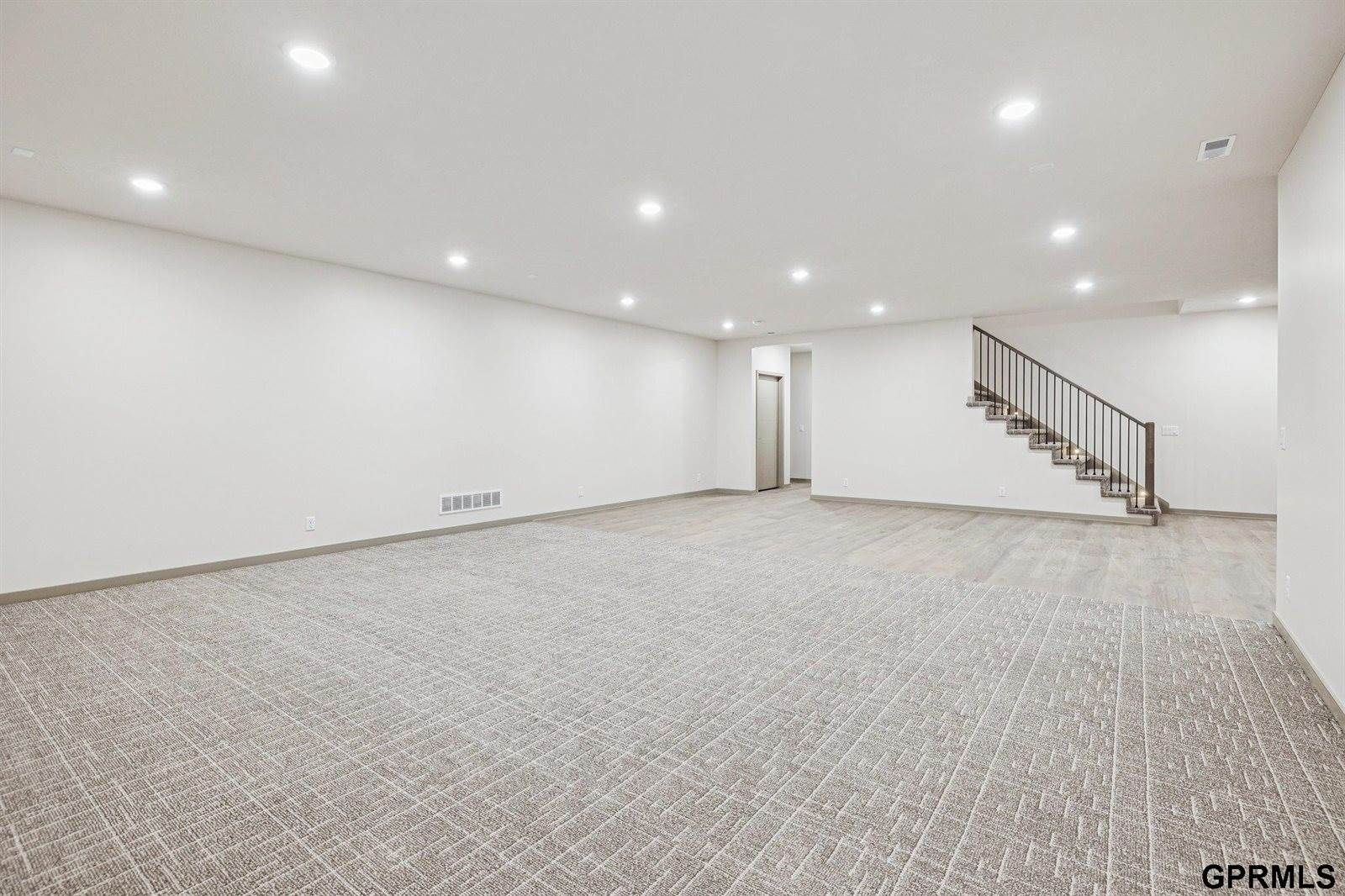 5763 Kestrel Parkway, Elkhorn, NE 68022