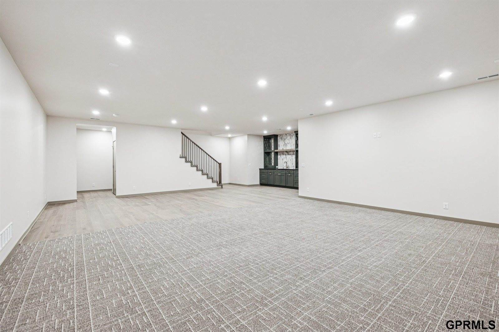 5763 Kestrel Parkway, Elkhorn, NE 68022