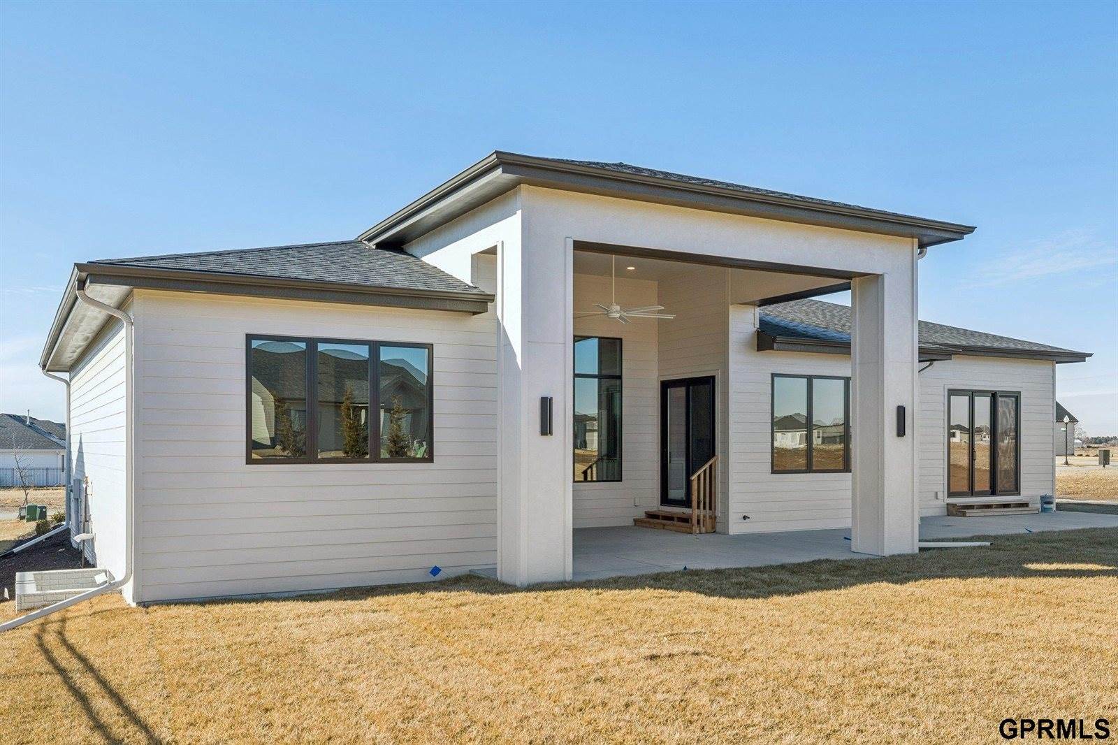 5763 Kestrel Parkway, Elkhorn, NE 68022