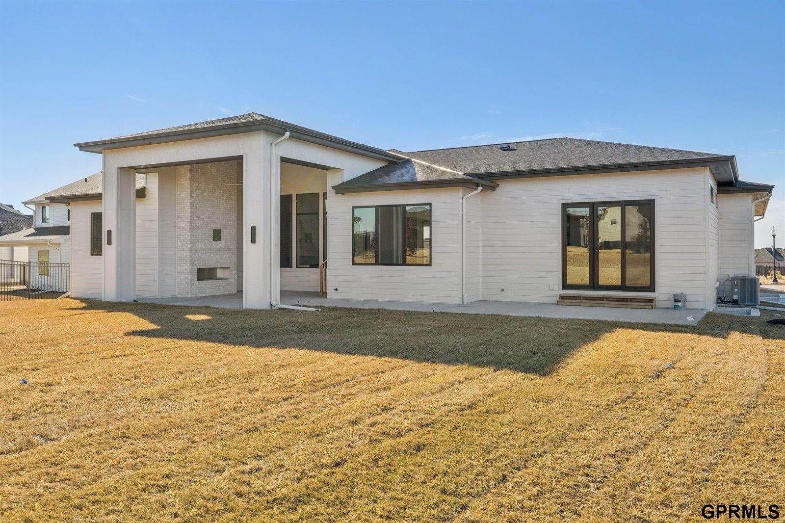 5763 Kestrel Parkway, Elkhorn, NE 68022