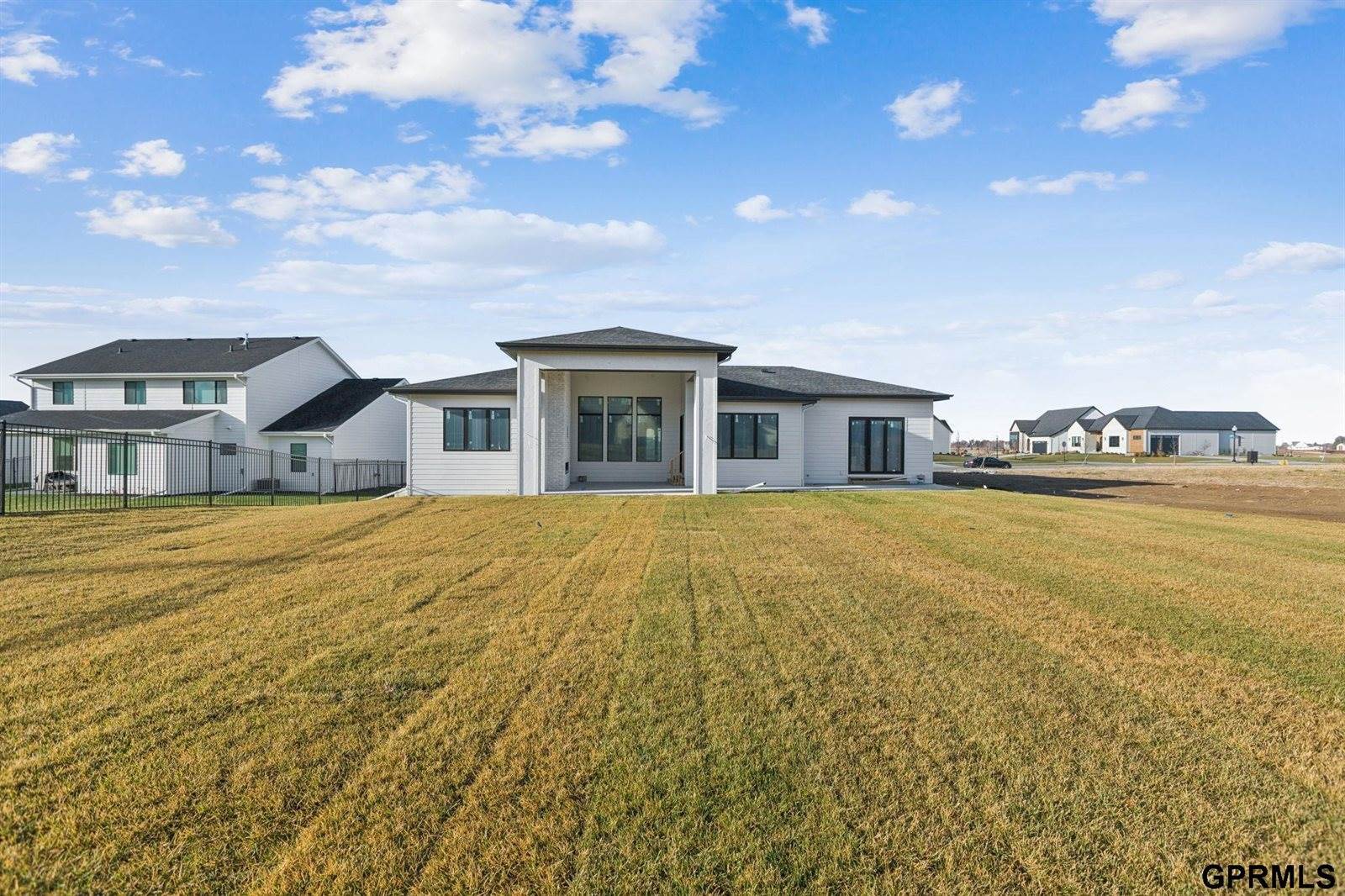 5763 Kestrel Parkway, Elkhorn, NE 68022