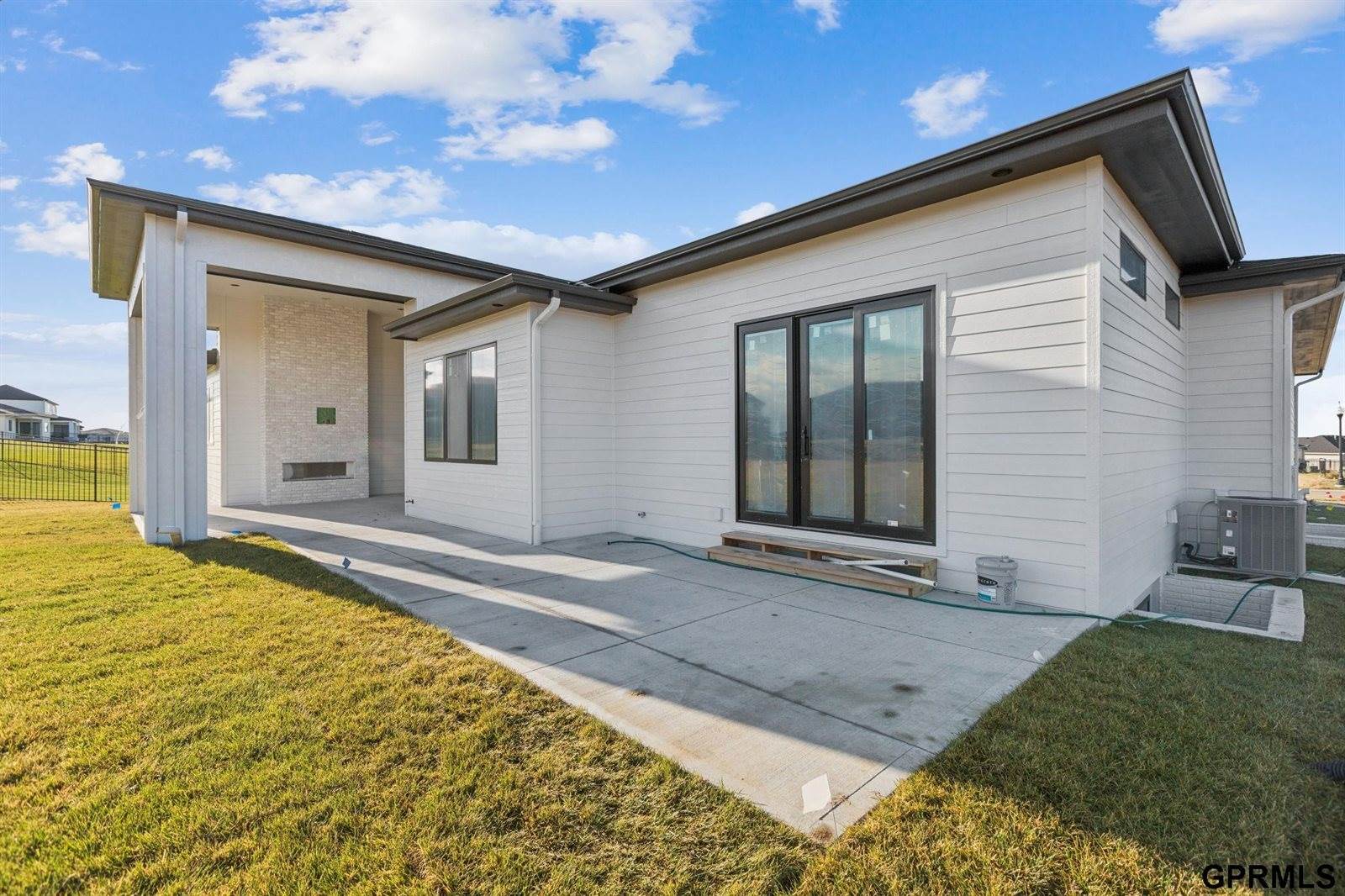 5763 Kestrel Parkway, Elkhorn, NE 68022