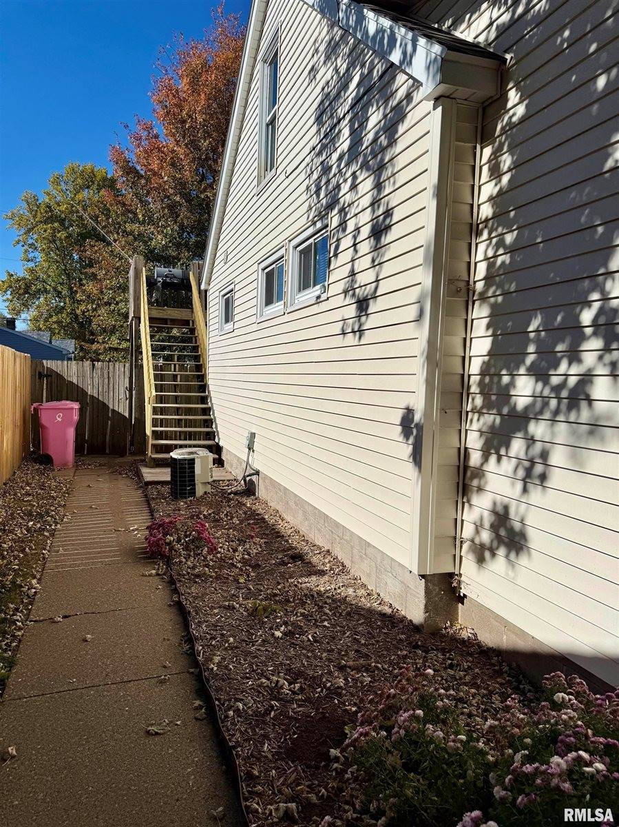 815 1ST Street, Colona, IL 61241