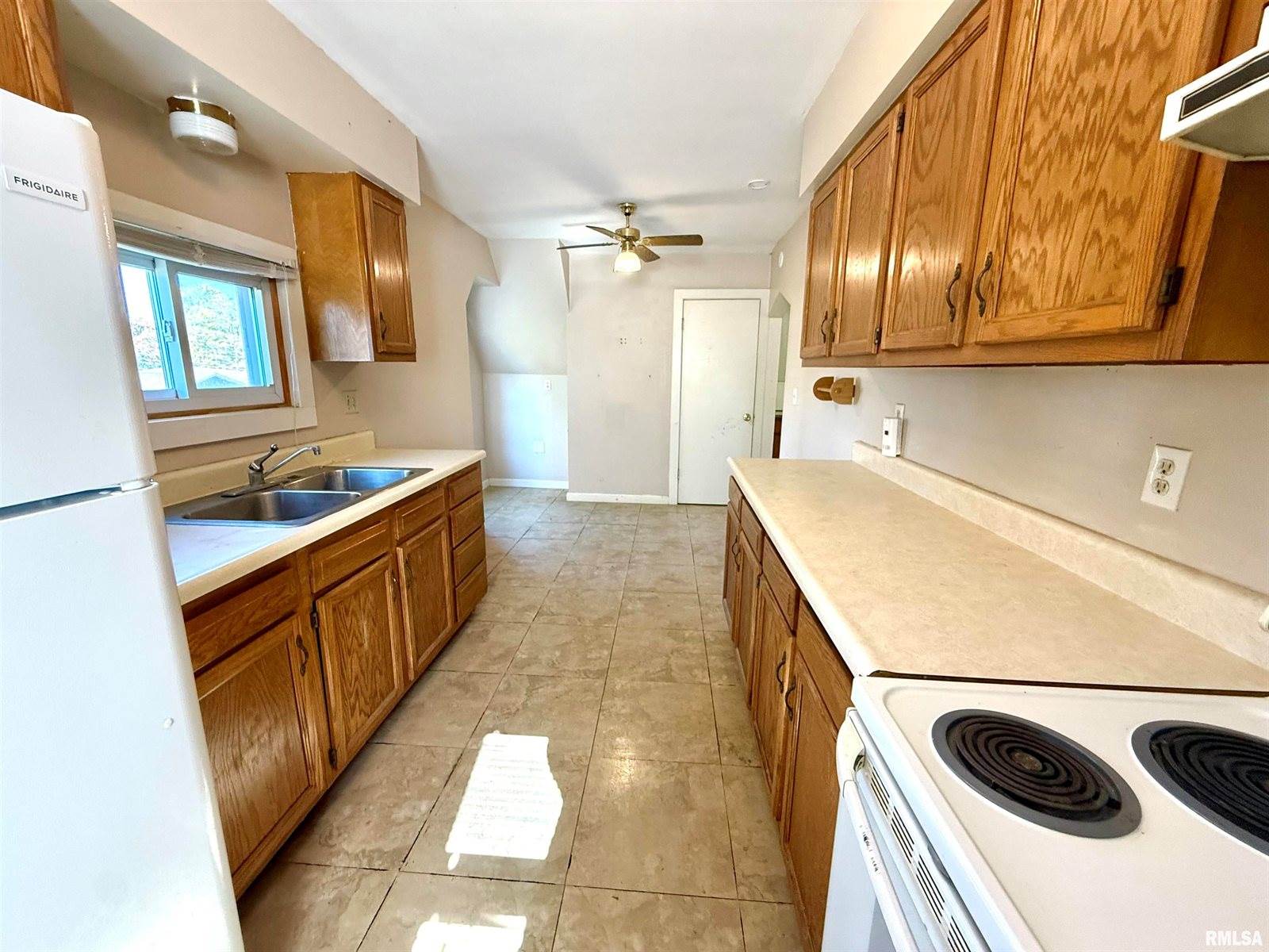 815 1ST Street, Colona, IL 61241