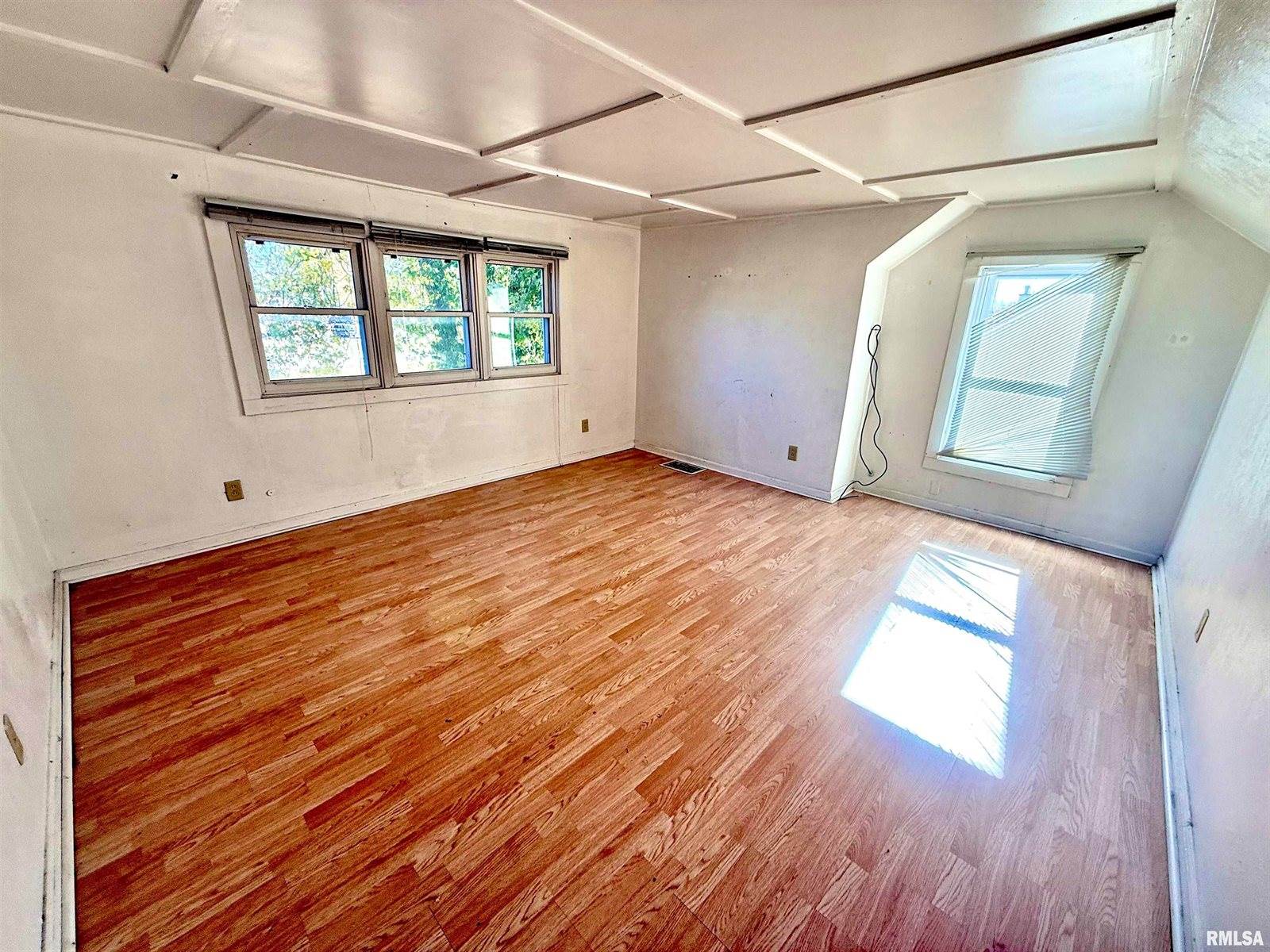 815 1ST Street, Colona, IL 61241