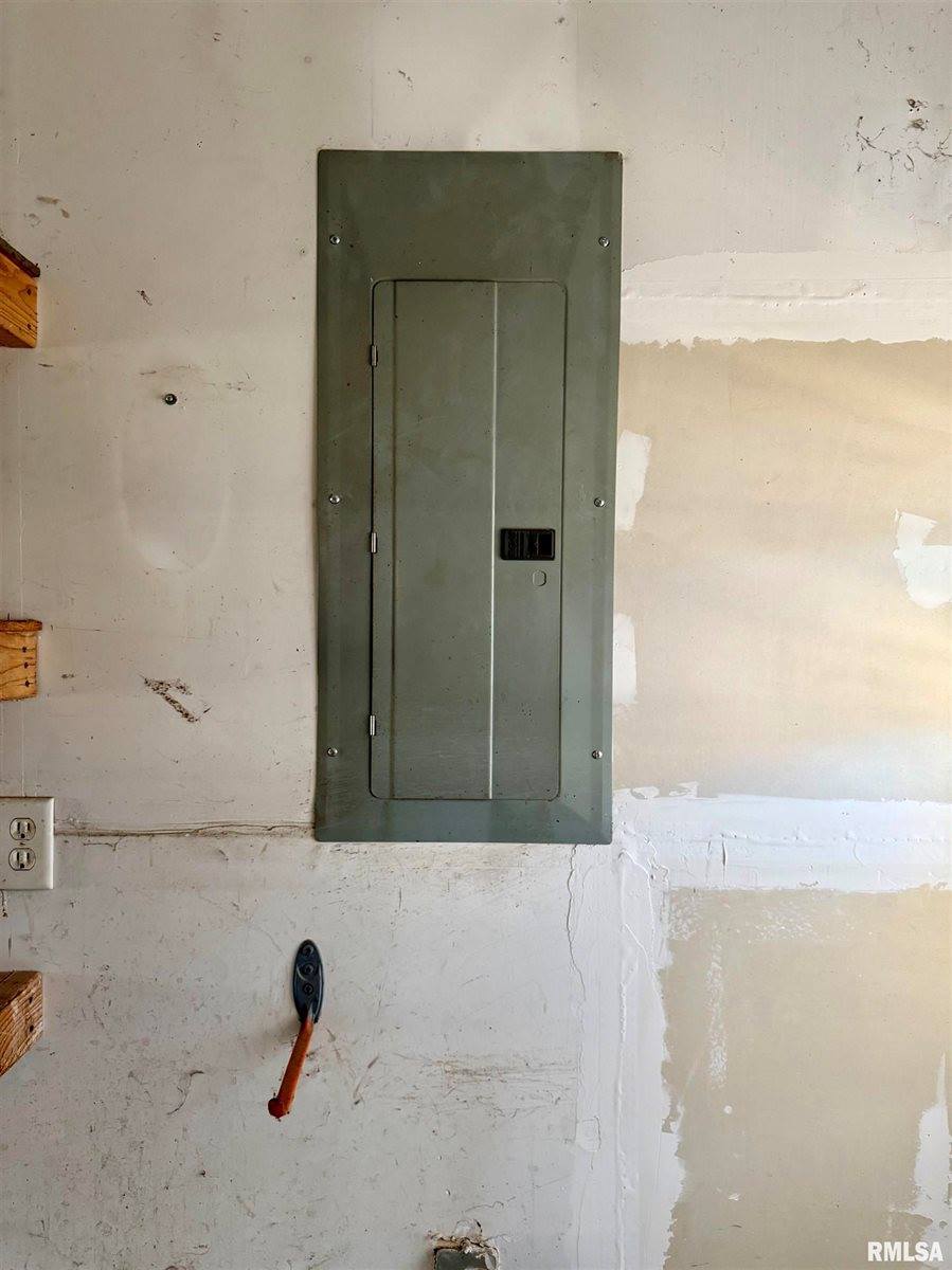 815 1ST Street, Colona, IL 61241