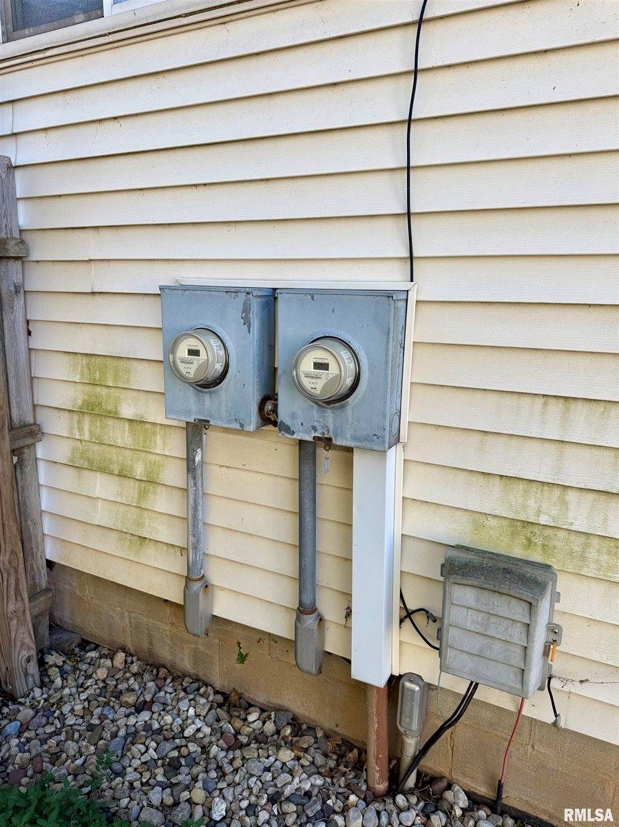 815 1ST Street, Colona, IL 61241