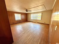 815 1ST Street, Colona, IL 61241