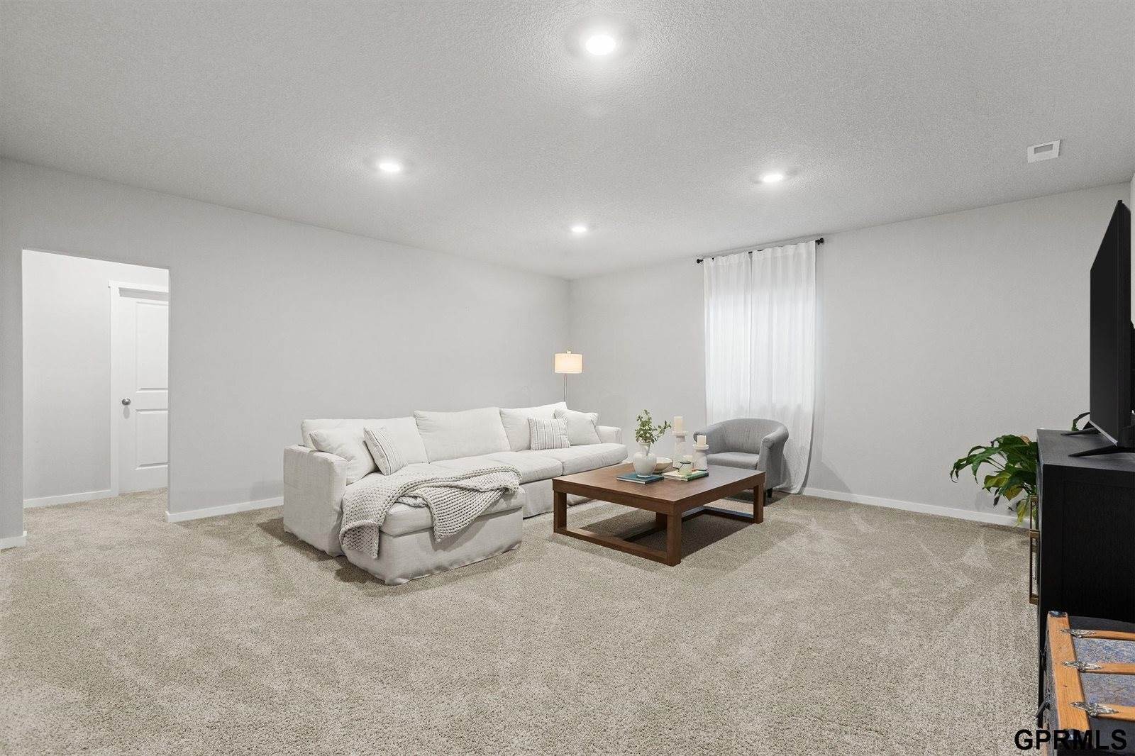 8507 South 184Th Street, Omaha, NE 68136