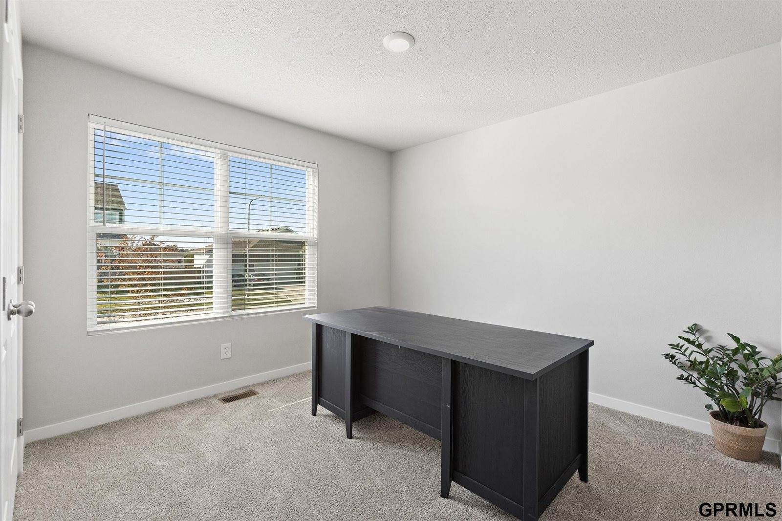 8507 South 184Th Street, Omaha, NE 68136