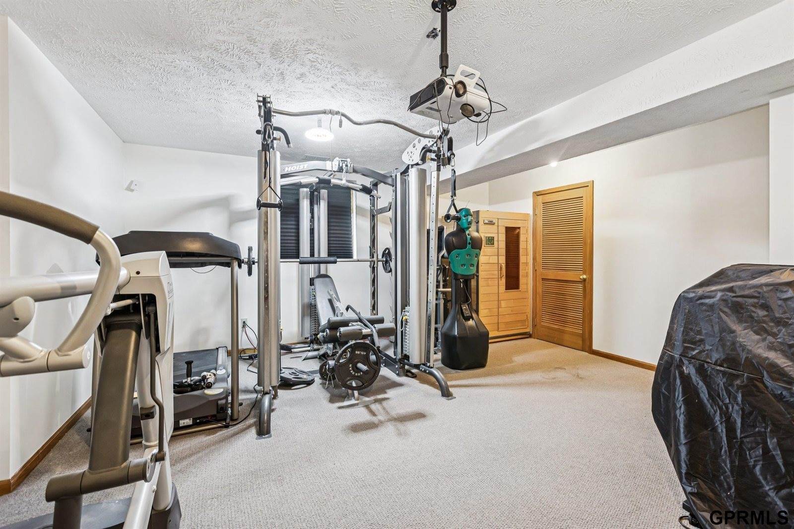 6304 North 103Rd Street, Omaha, NE 68134