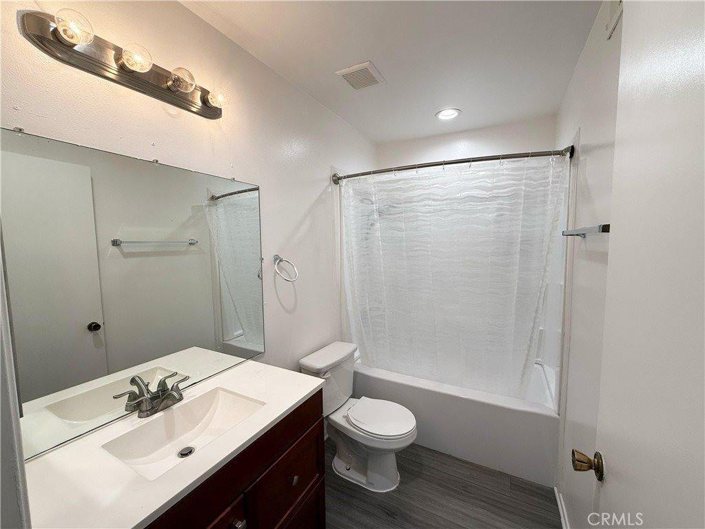 14307 Foothill Blvd #B6, Sylmar, CA 91342