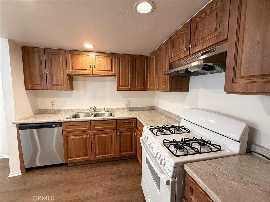 14307 Foothill Blvd #B6, Sylmar, CA 91342