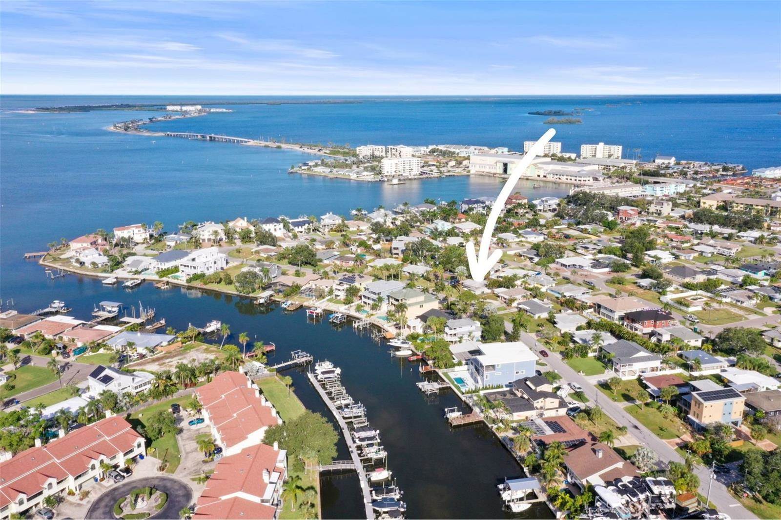 560 Baywood Drive South, Dunedin, FL 34698