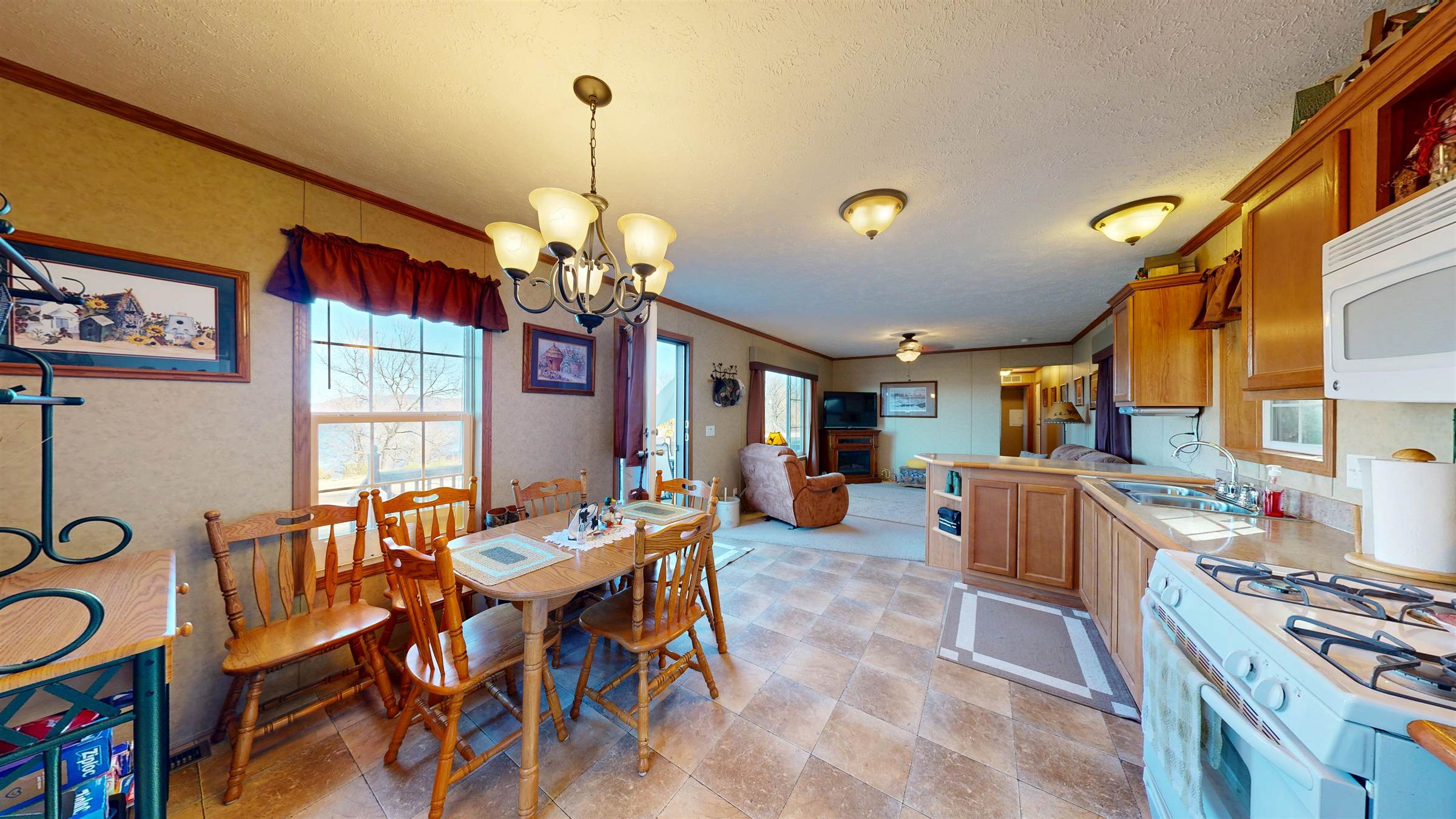 1670 River View Rd, Unit 4, Lansing, IA 52151