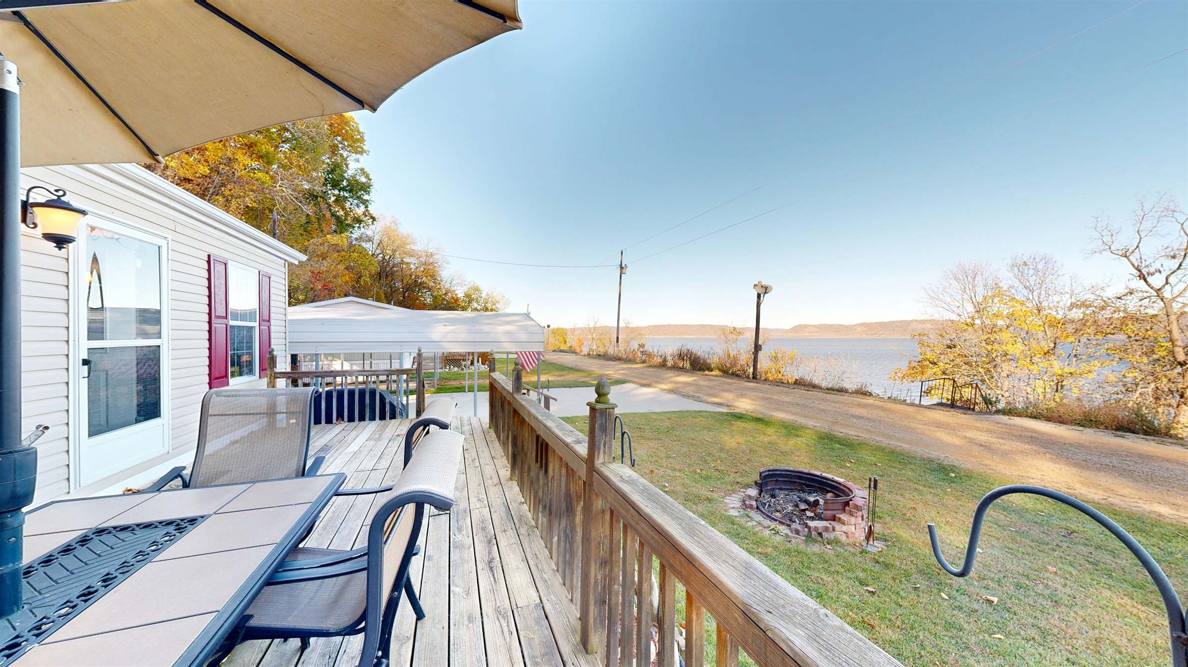 1670 River View Rd, Unit 4, Lansing, IA 52151