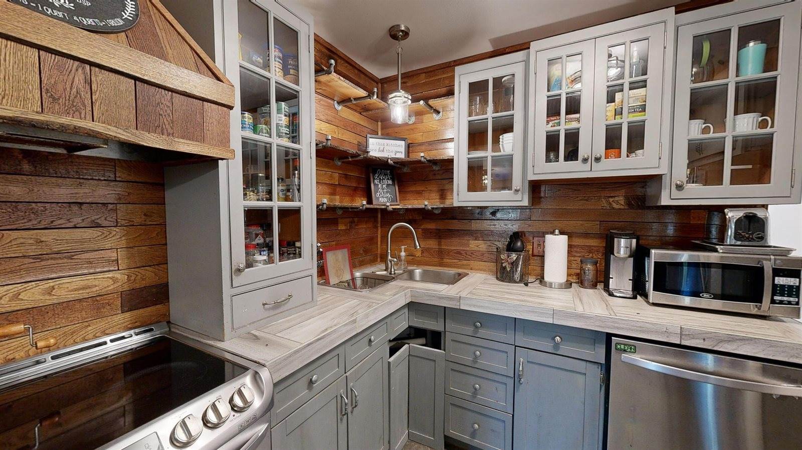 26378 Drake Ln, Henrietta, WI 53924