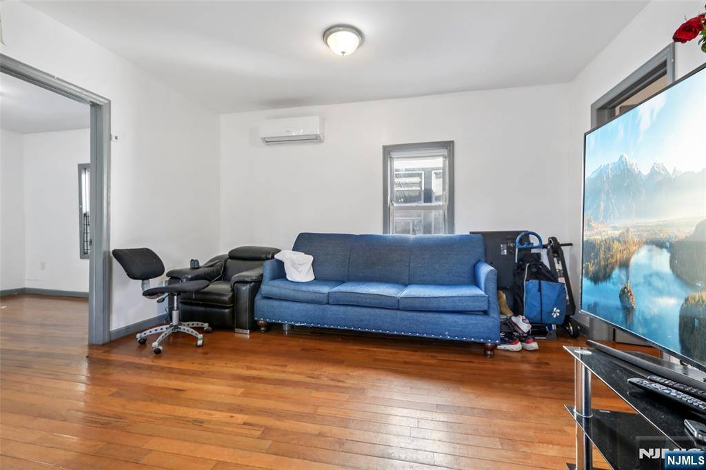 99 Alexander, Newark, NJ 07106