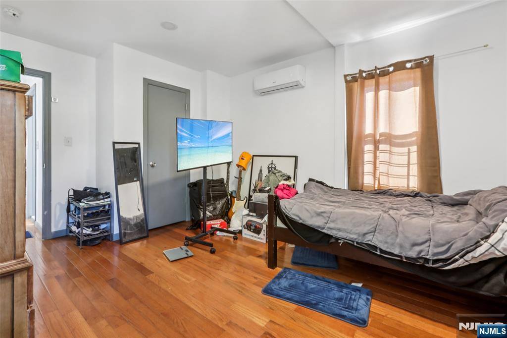 99 Alexander, Newark, NJ 07106