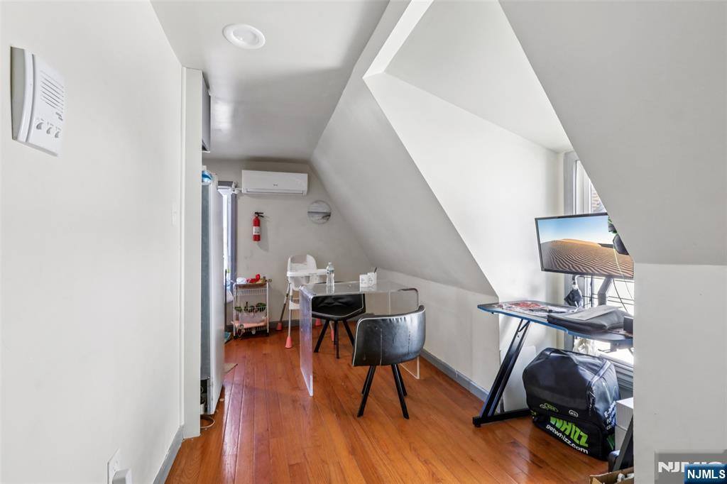 99 Alexander, Newark, NJ 07106