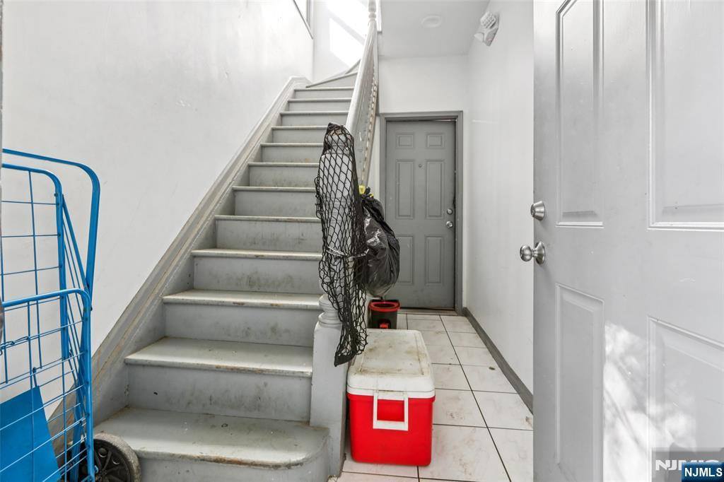 99 Alexander, Newark, NJ 07106