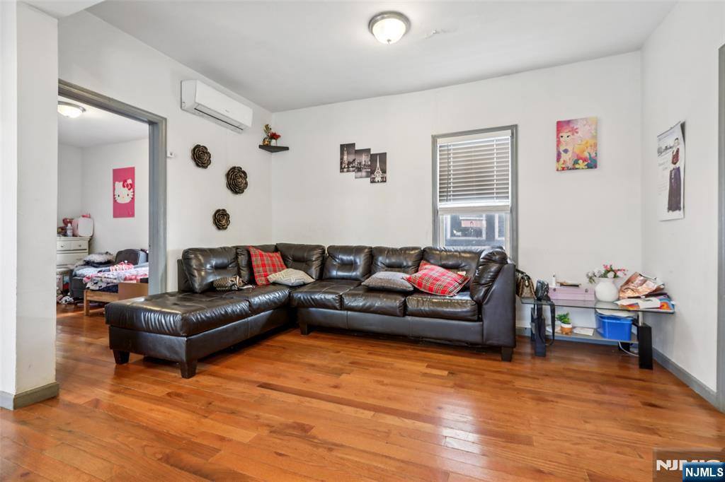 99 Alexander, Newark, NJ 07106