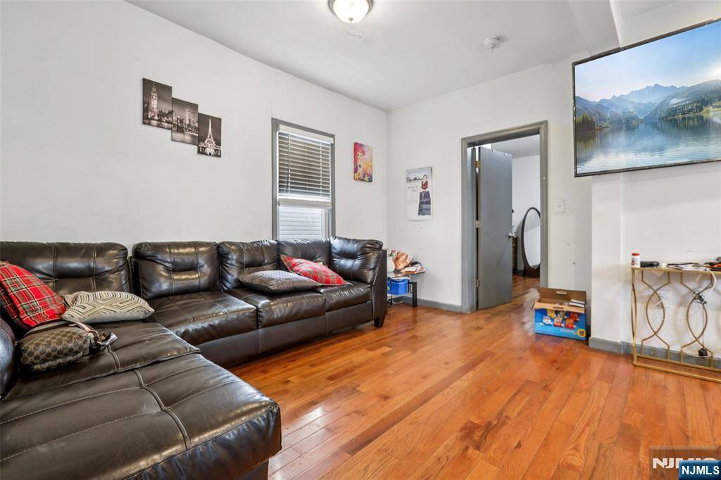 99 Alexander, Newark, NJ 07106