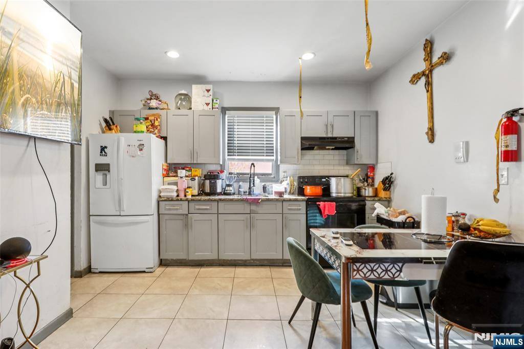 99 Alexander, Newark, NJ 07106