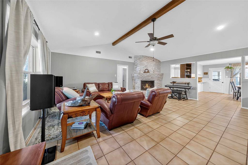 6828 Mandy Lane, Tyler, TX 75703