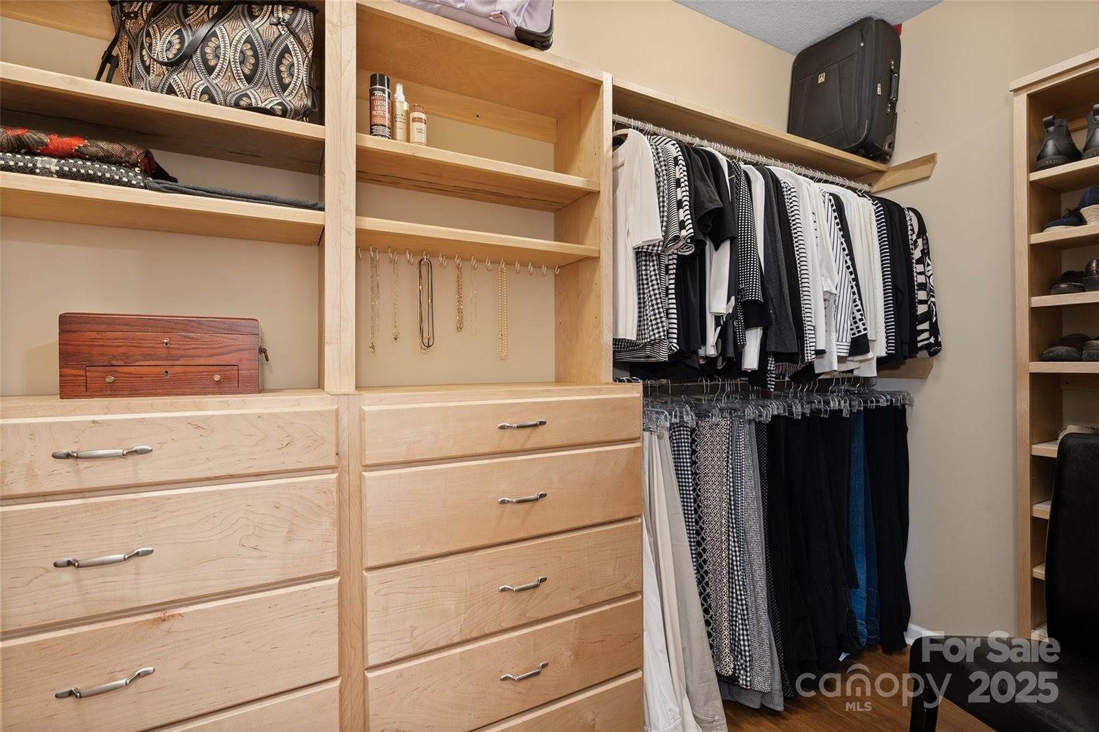 16 Farm Pond Lane, Candler, NC 28715