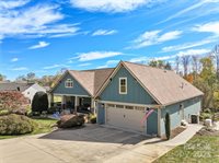 16 Farm Pond Lane, Candler, NC 28715