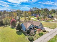 16 Farm Pond Lane, Candler, NC 28715