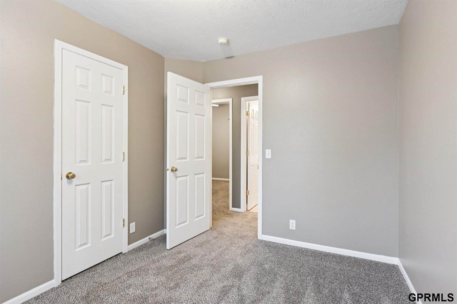 8928 North 78 Avenue Circle, Omaha, NE 68122