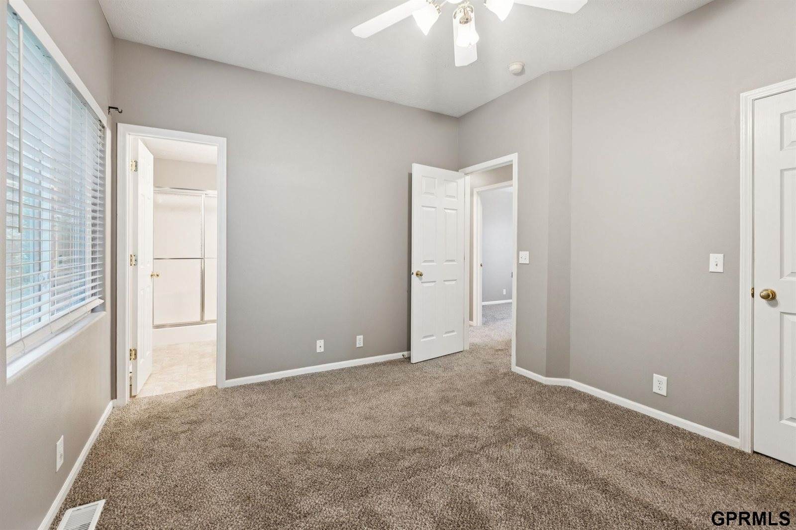 8928 North 78 Avenue Circle, Omaha, NE 68122