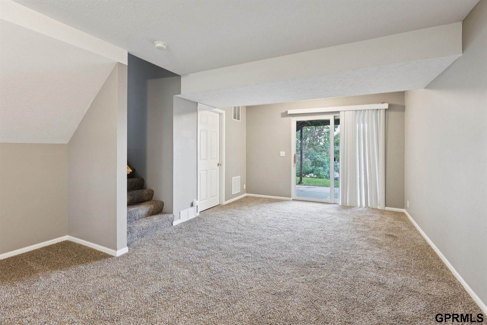 8928 North 78 Avenue Circle, Omaha, NE 68122