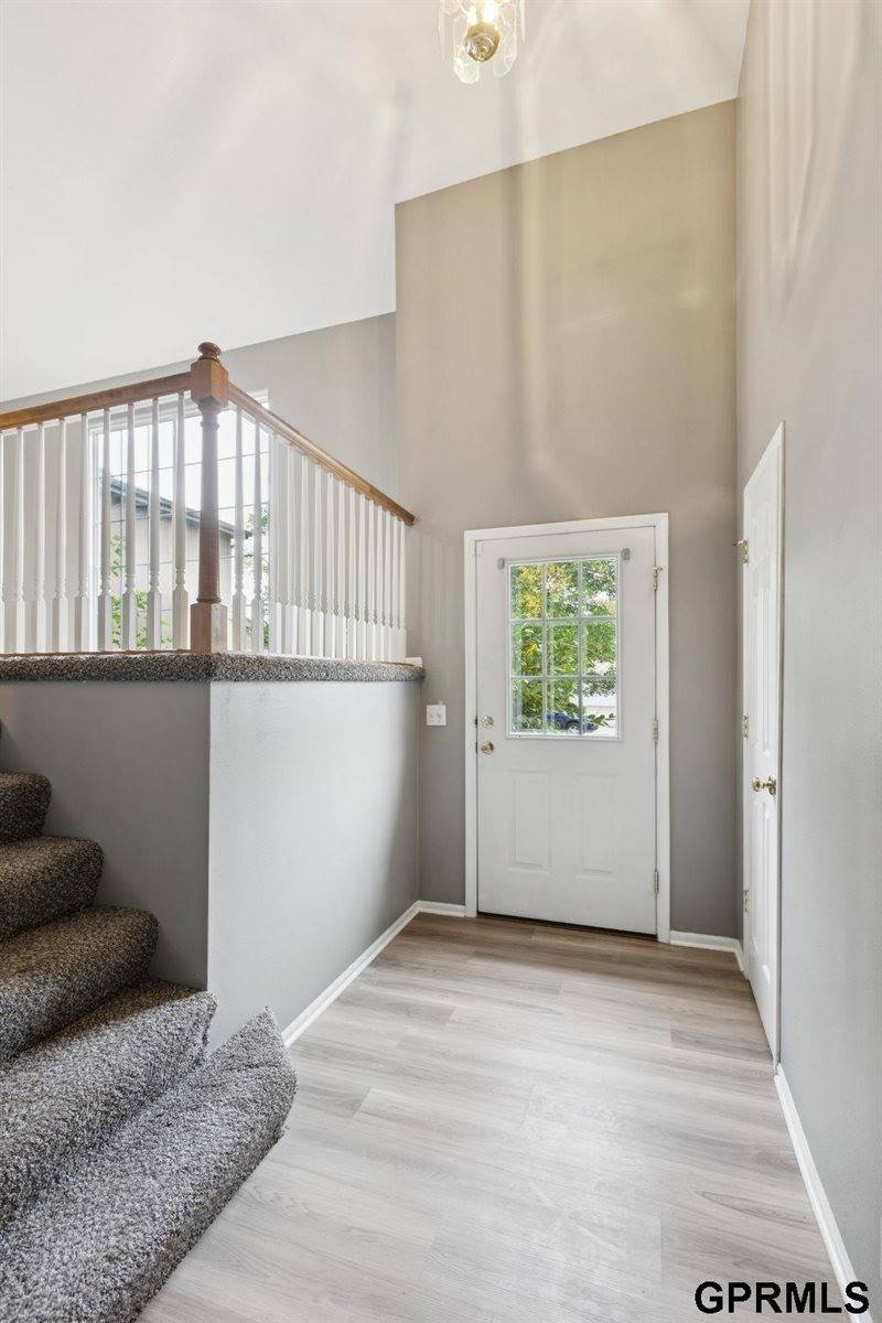 8928 North 78 Avenue Circle, Omaha, NE 68122