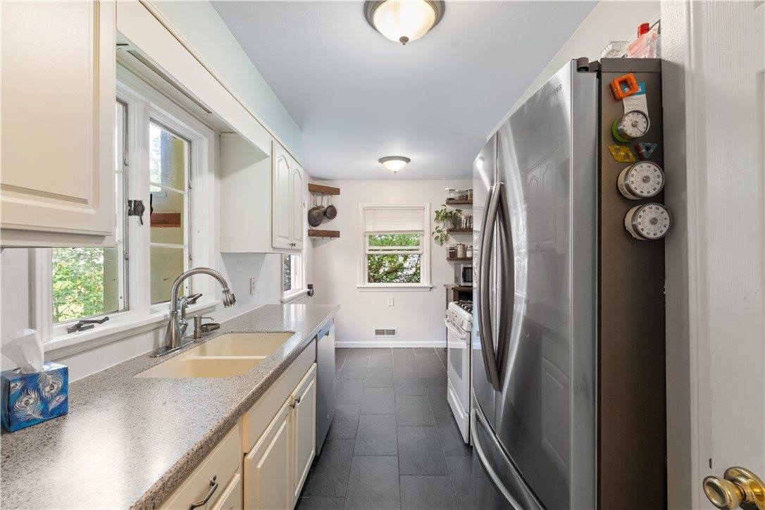 26 Oakridge Drive, Irondequoit, NY 14617