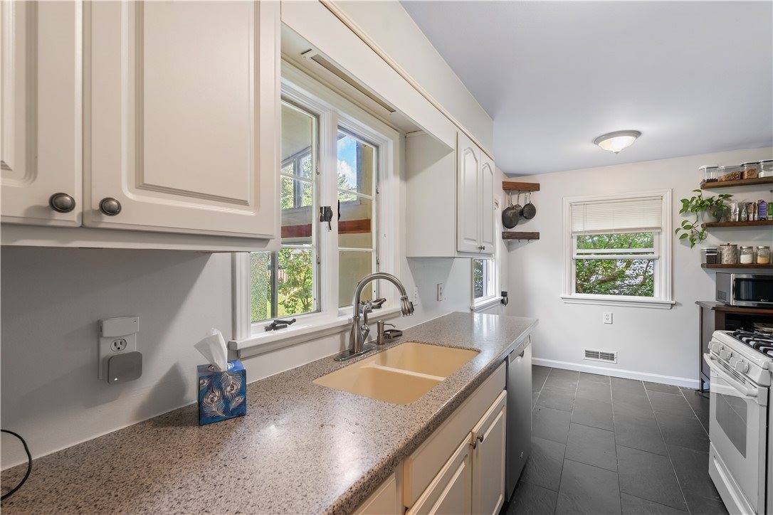 26 Oakridge Drive, Irondequoit, NY 14617