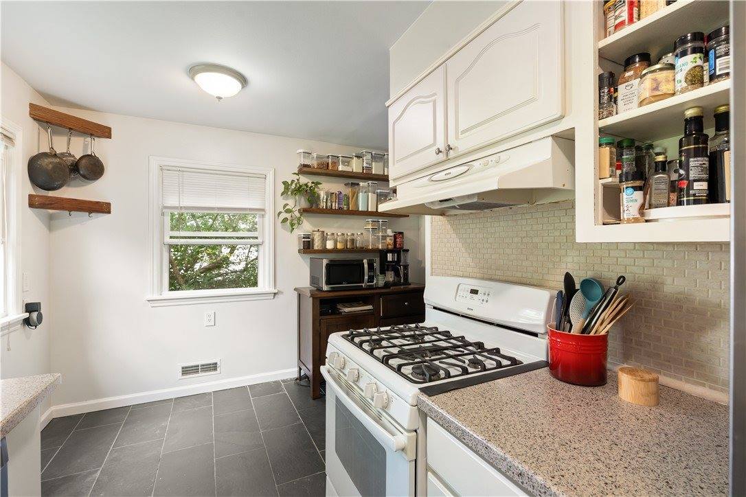 26 Oakridge Drive, Irondequoit, NY 14617