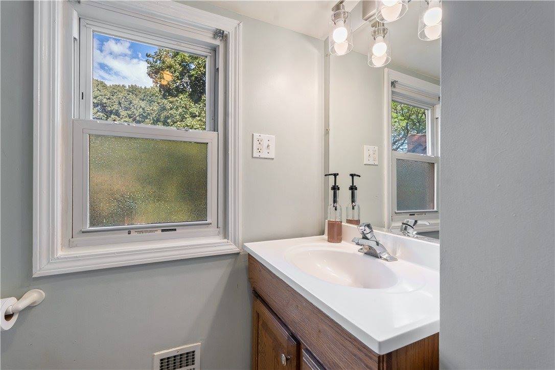 26 Oakridge Drive, Irondequoit, NY 14617