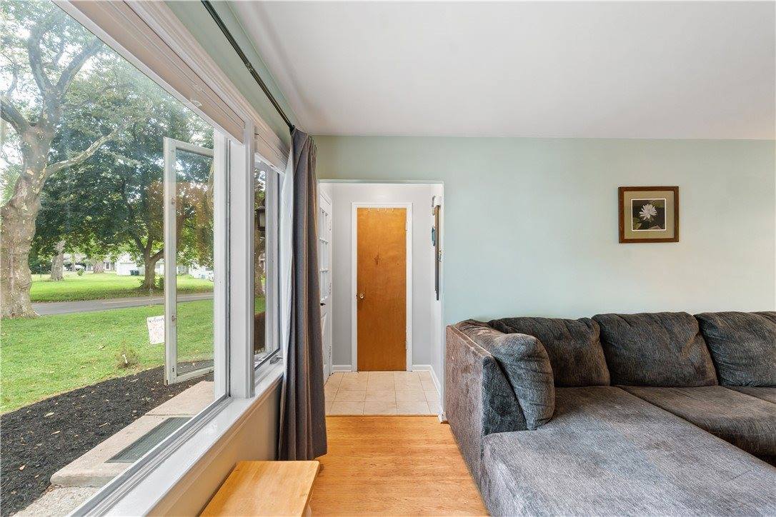 26 Oakridge Drive, Irondequoit, NY 14617