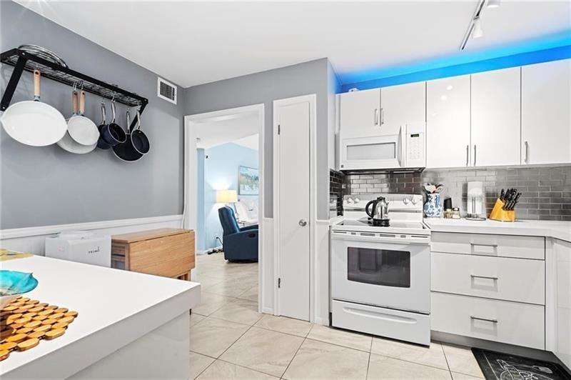 4750 NW 22nd Ct 208, #208, Lauderhill, FL 33313