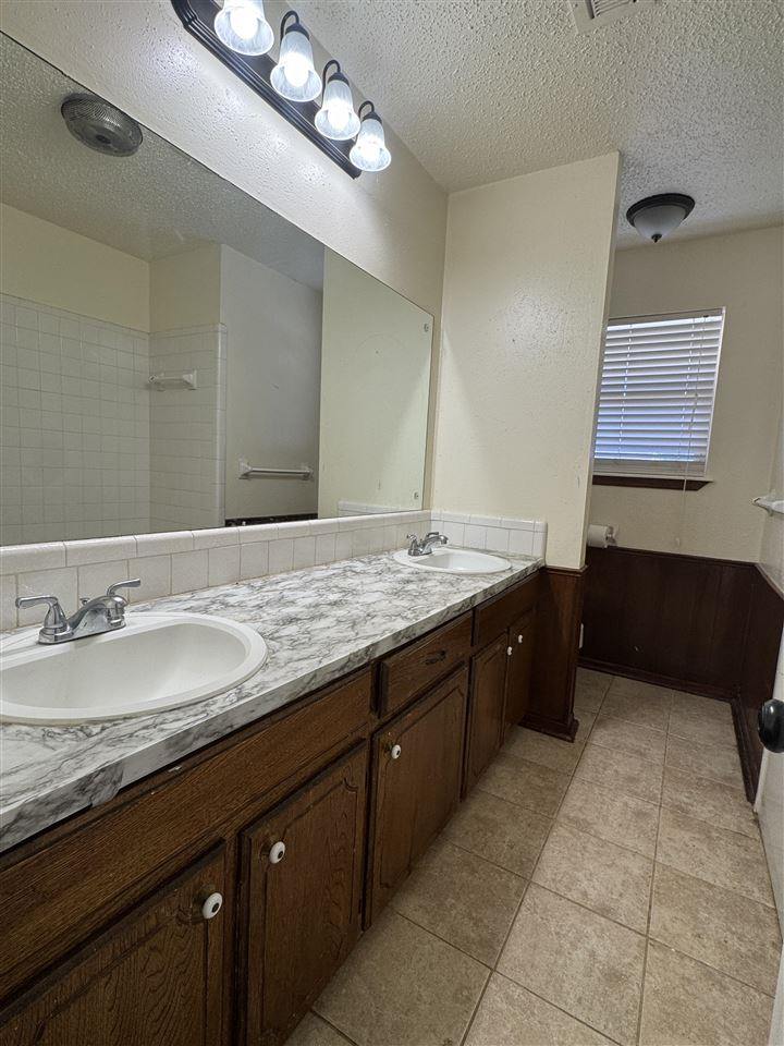 1609 SE Jarman Ave, Lawton, OK 73501